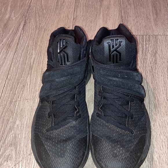Nike Men’s Kyrie 2 Triple Black - Picture 1 of 3